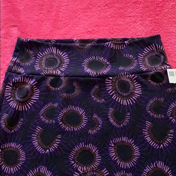 Purple LuLaRoe 26’ stretch skirt - Picture 4 of 5